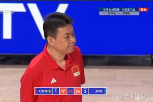 赵探长：廖三宁正在训练师的帮助下修正投篮动作